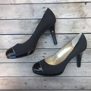Tahari black Laurie cap toe heels size 9